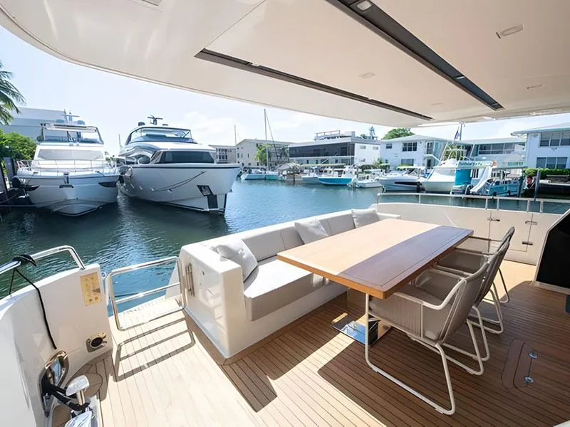  - © BARNES Yachting
