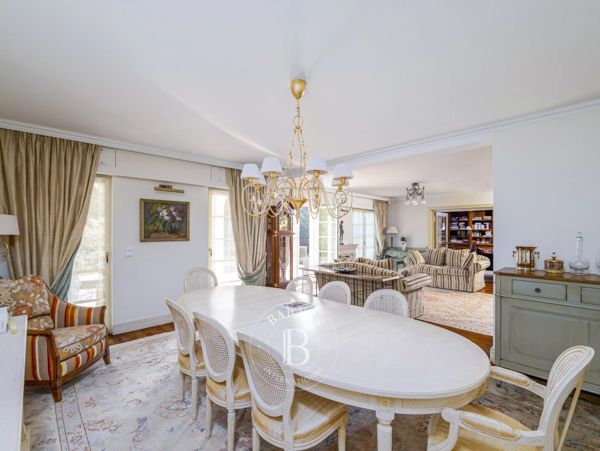 img-gallery