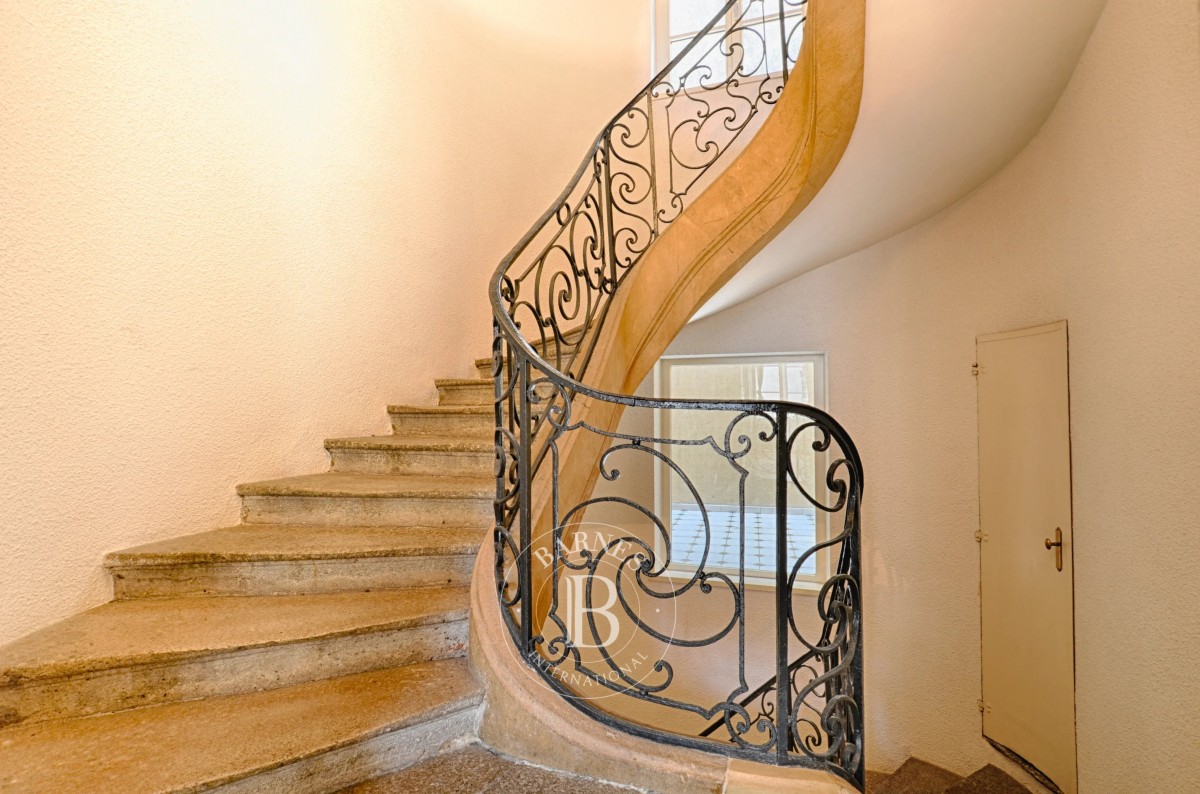 img-gallery