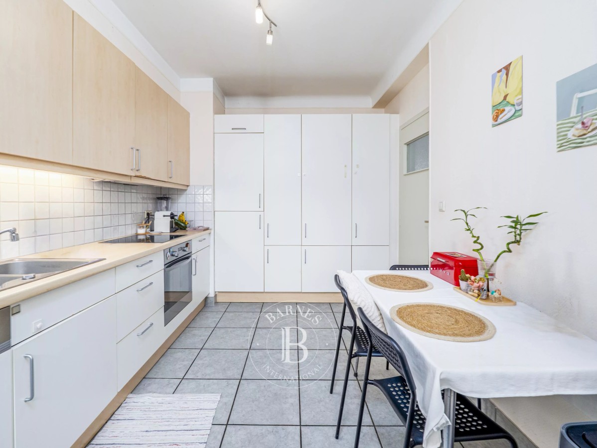 Apartment Sale - Belair - 3 Bedrooms - picture 2
