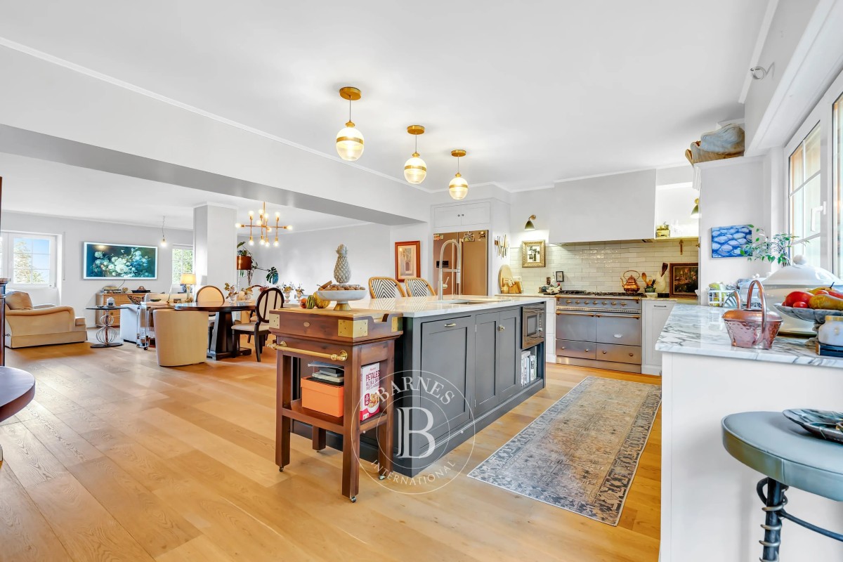 FOR SALE FAMILY HOUSE - HOSTERT (NIEDERANVEN) - Fully renovated - 280 m² on the edge of the forest - 5 bedrooms